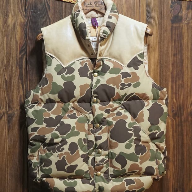 록키마운틴 X 웨어하우스 페더베드 카모 베스트