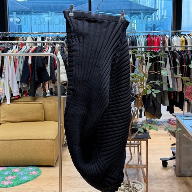 이세이미야케 블랙 링컬 에이시멋리 미디스커트