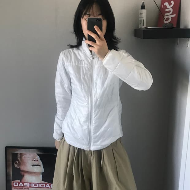 나이키 00년대 올드스쿨 은색 스우시 화이트 경량패딩