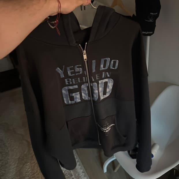 Yes i do believe in god zip up L