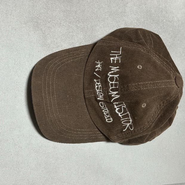 뮤지엄비지터 모자