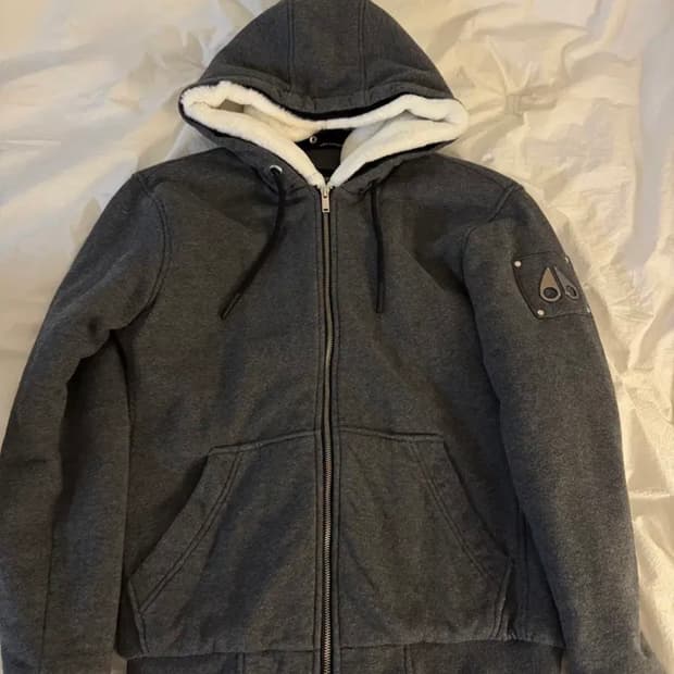 무스너클 버니스웨터