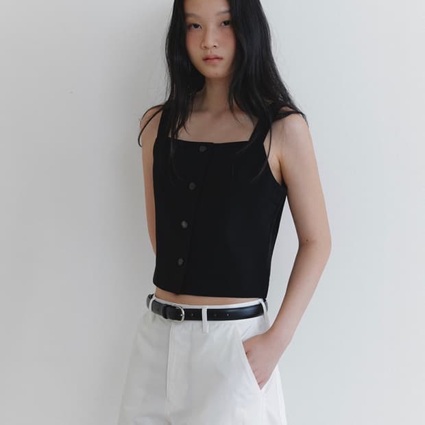 Urago 유라고 스퀘어 버튼 슬리브리스 탑 블랙 레이어드 뷔스티에 
