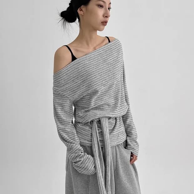 블랙업 스트라이프 오프숄더 롱슬리브