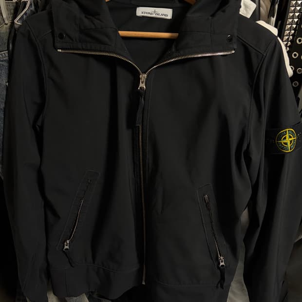 스톤아일랜드 소프트쉘 바람막이 자켓