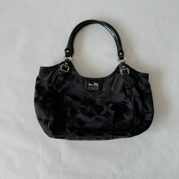 코치(COACH) 모노그램 숄더백