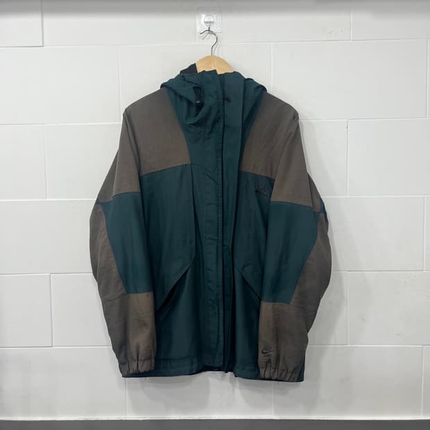 나이키 ACG 바람막이 