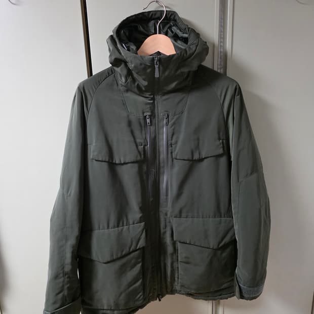 유니클로 x 화이트 마운티니어링 하이브리드 다운 파카 XL