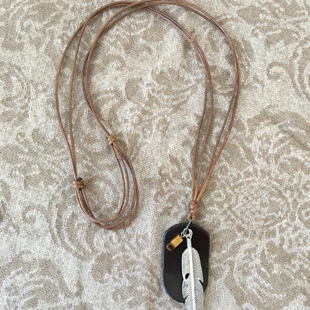 feather pendent necklace