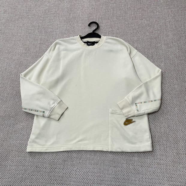 나이키 여성 라운드 맨투맨 5217