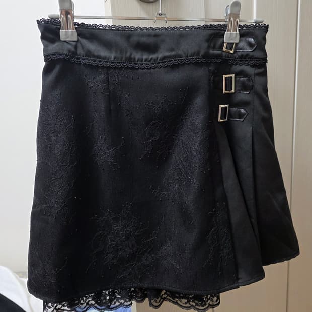 디마럽 사이드 플리츠 스커트