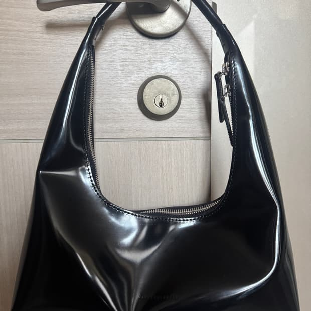 글로시 레더 크링클 호보백