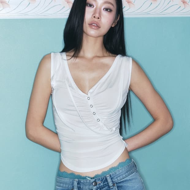 플리즈노팔로우 데바 슬리브리스 탑 화이트