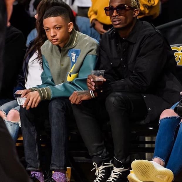 카티가 신은 릭오웬스 다크쉐도우 레이스업 하이탑