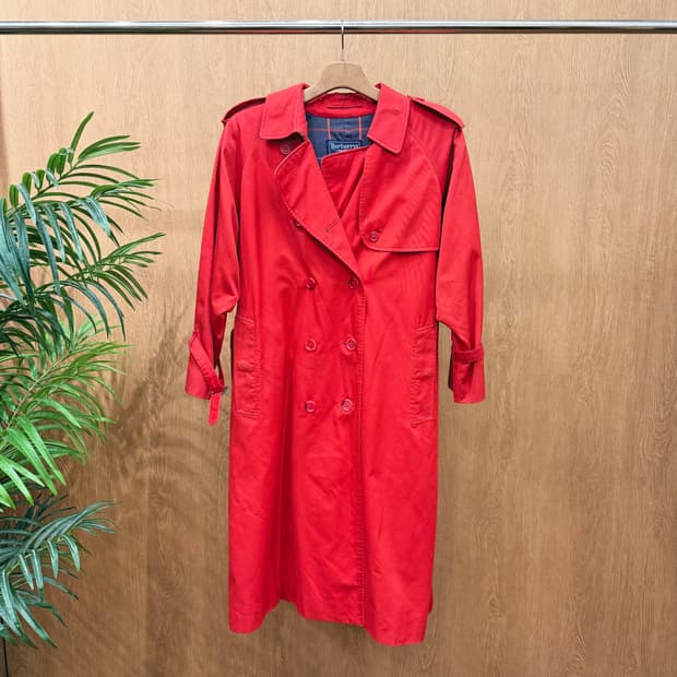 버버리 트렌치 코트 더블 브레스티드 벨트 스트랩 디테일 레귤러핏 레드