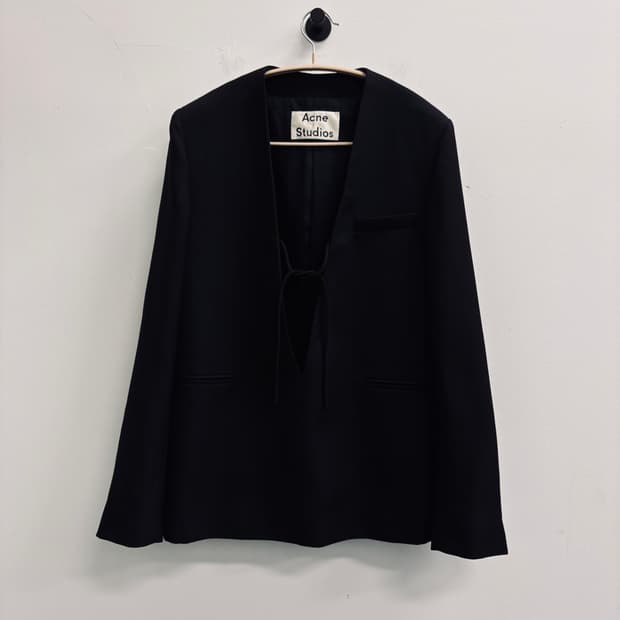 아크네 스튜디오(Acne Studios) 칼라리스 스트랩 자켓