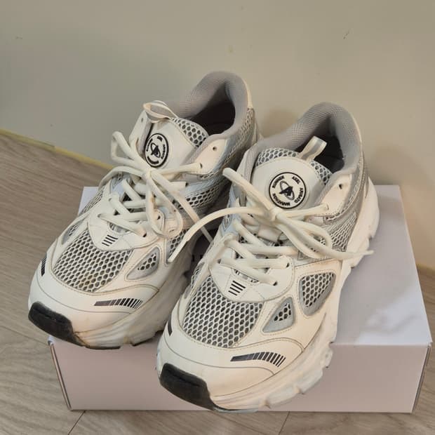 악셀아리가토 93036 마라톤 러너 스니커즈 40사이즈