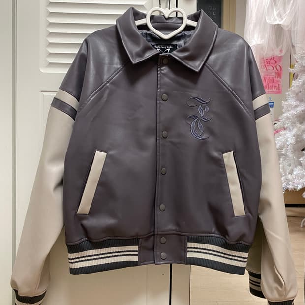 네스티팬시클럽 가죽재질 바시티재킷