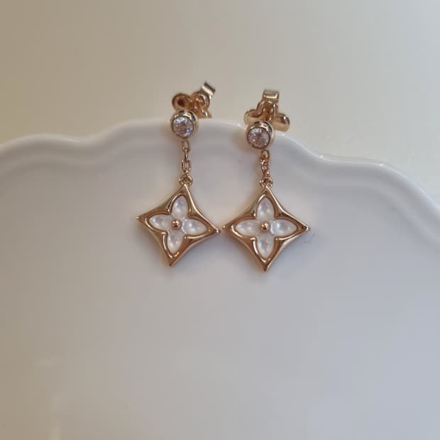 루이비통 업사이클링 블라썸 드롭 귀걸이