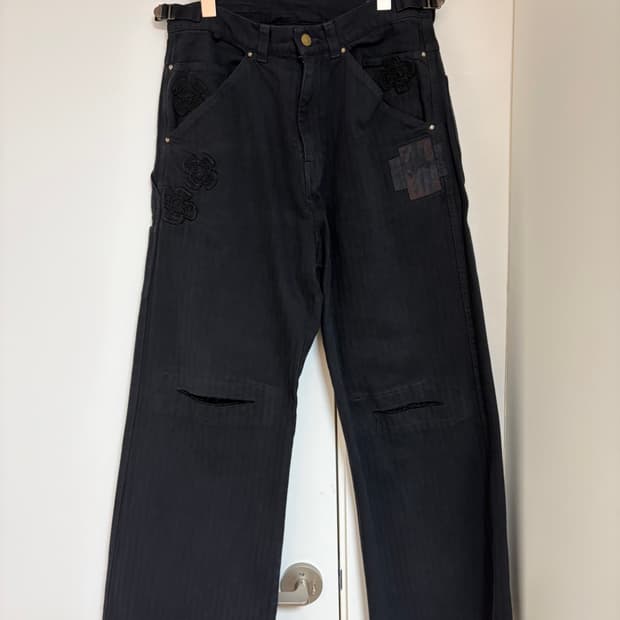 폴리테루 1011 크로스 패치드 팬츠 스트라이프 블랙 컷 오프 니