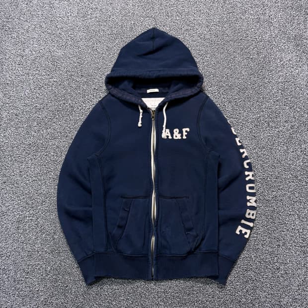 Name : 아베크롬비 사이드 포인트 스펠로고 네이비컬러 후드집업 :)