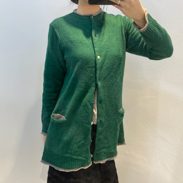 그린 버튼 니트 가디건