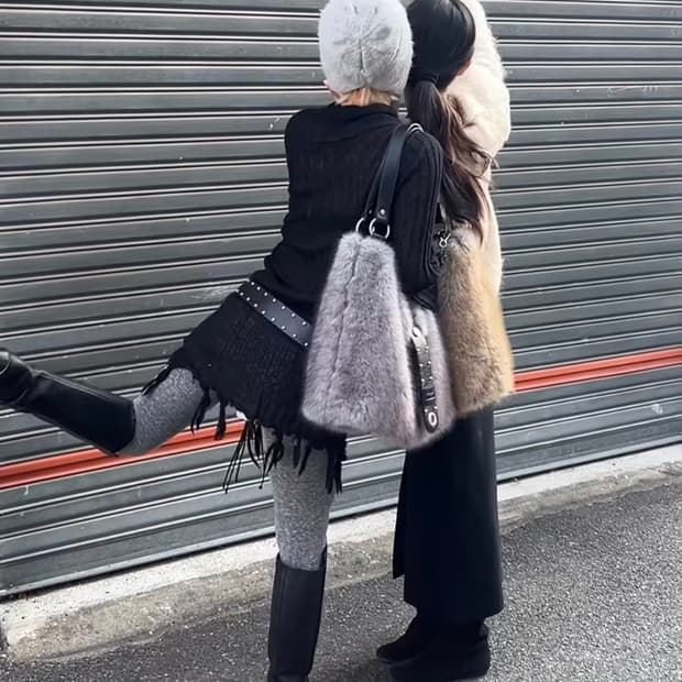 샌드뮤지엄 검정원피스 정보 아시는 분 ..