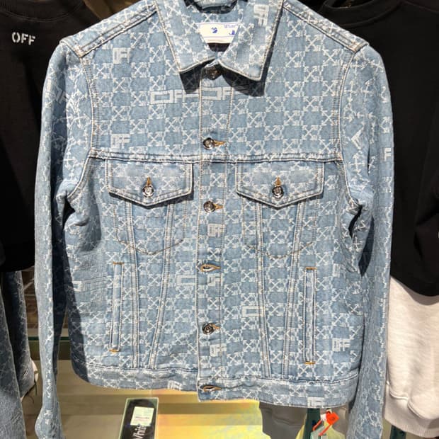 (새상품) 오프화이트 모노그램 자켓