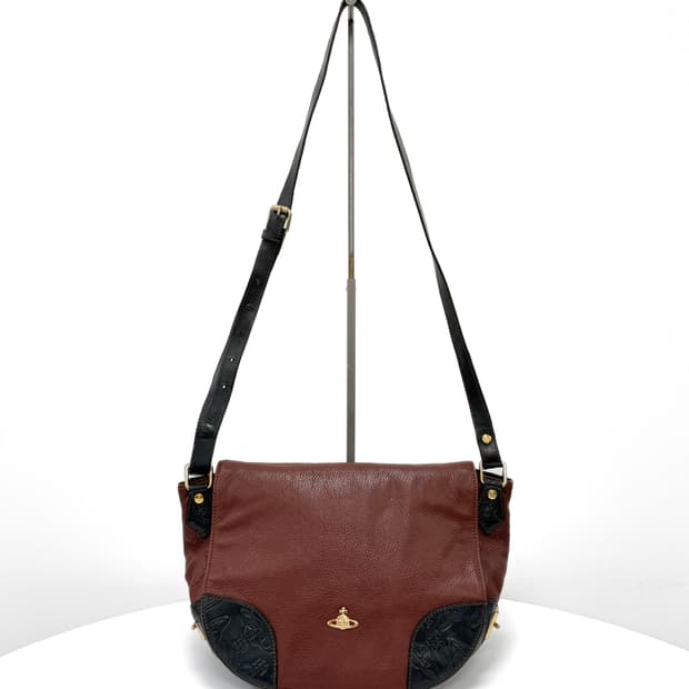 비비안웨스트우드 오브 로고 레더 크로스백