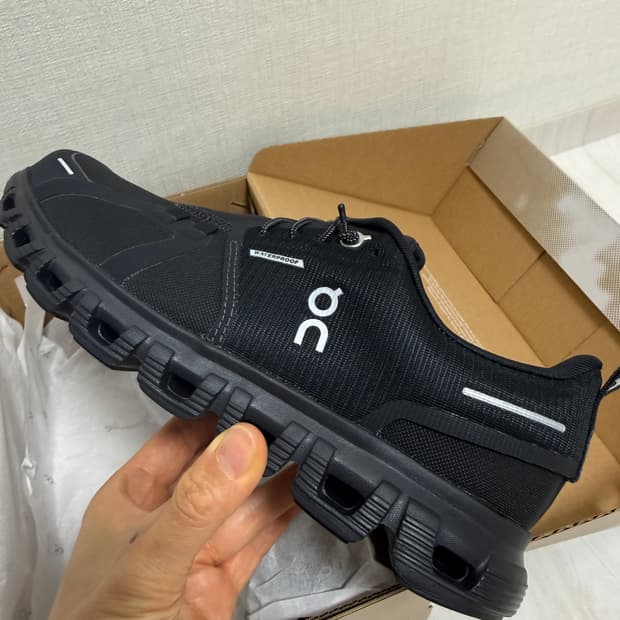 온러닝 클라우드 6 워터프루프 블랙(새상품)245사이즈