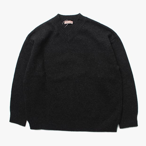  BEAMS "V-Neck Sweater"