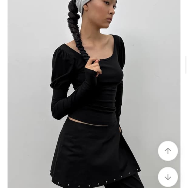 블랙업 리유 퍼프 유넥 티 블랙 