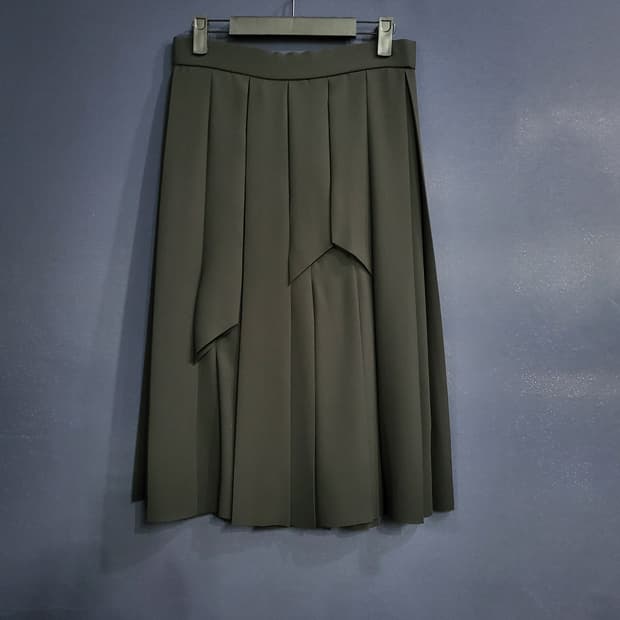 코스 절개 볼드 플리츠 스커트