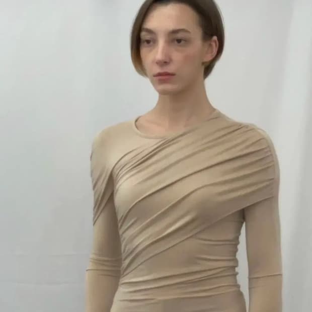 *해외출국으로 판매중단예정*디자이너브랜드 동령 셔링드레이프 티셔츠 베이지