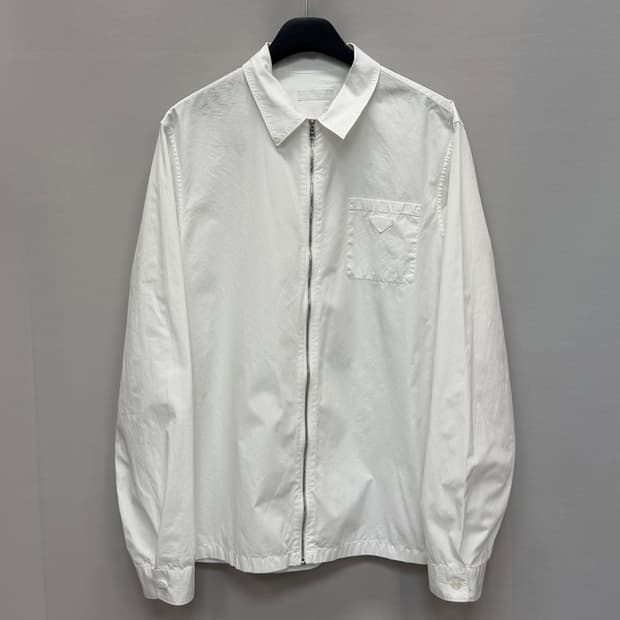 프라다 삼각로고 체스트 포켓 지퍼 셔츠 (105) 