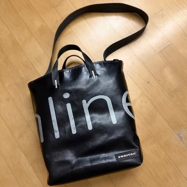 [프라이탁] 밥 블랙 베이스 화이트 전사 토트백 (F203 BOB)