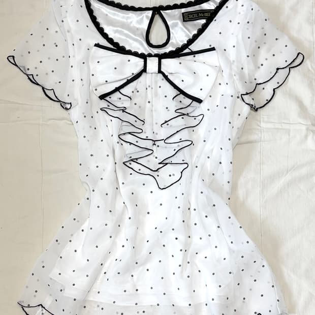 세실맥비 도트 리본 블라우스 로걀탑 히메갸루
