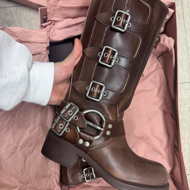 미우미우 부츠 39사이즈 팝니다 (쿨거시 5만네고가능)