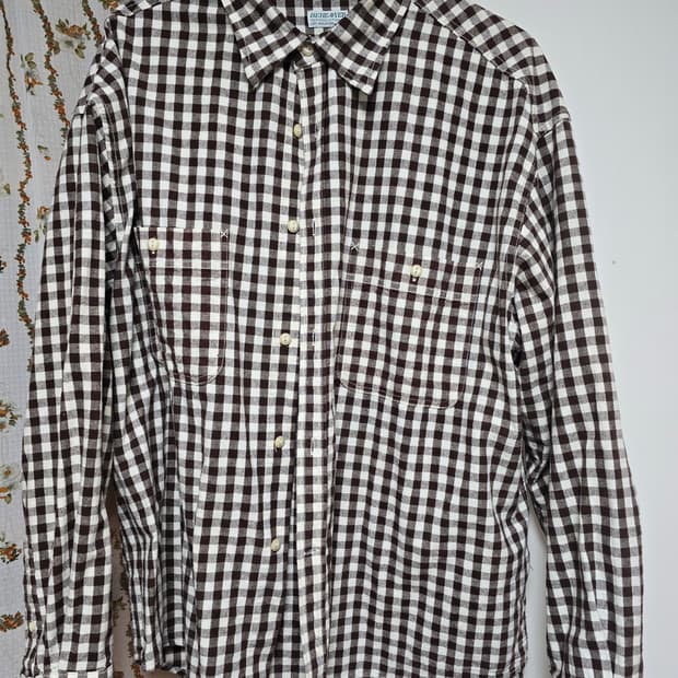 비헤비어 로버 셔츠 브라운 2사이즈 팝니다.