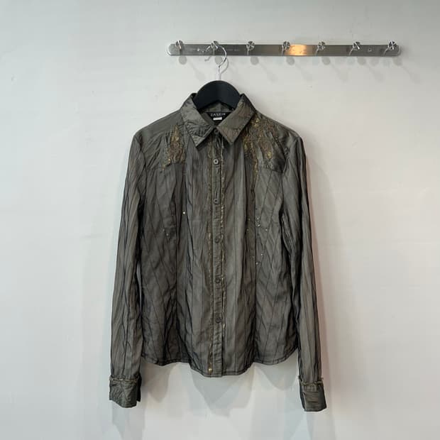 오리엔탈 카키 디테일 블라우스