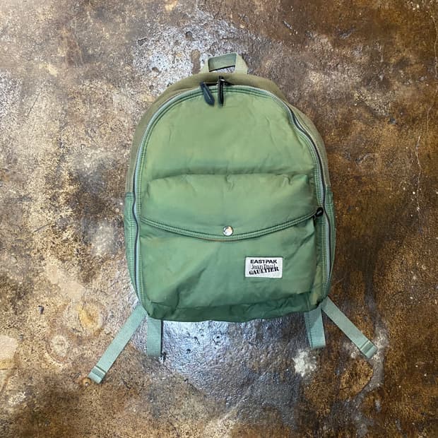 이스트팩 x 장폴고티에 백팩 카키