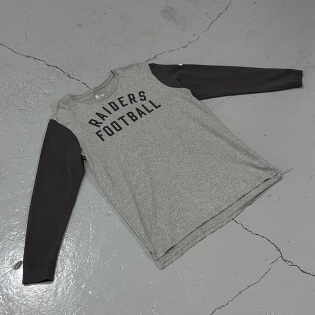 나이키(Nike) NFL Raiders Y2K 그레이 롱슬리브 티셔츠