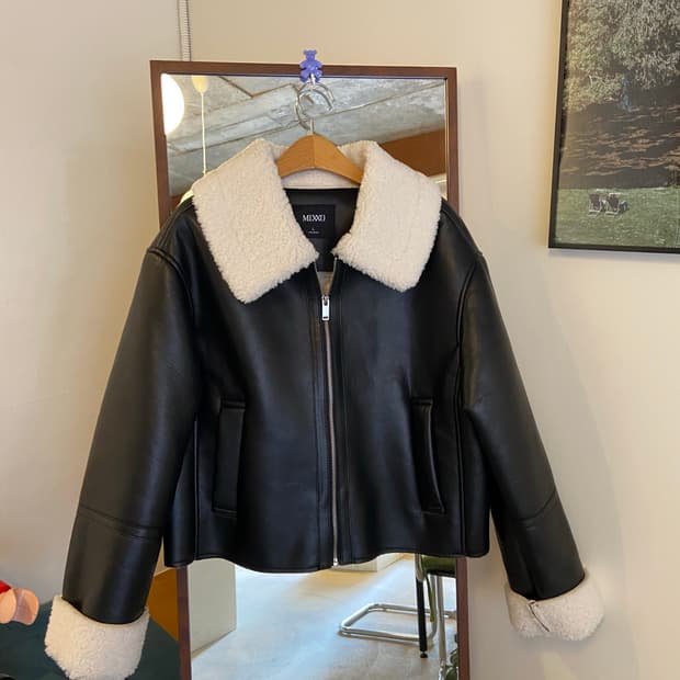 MIXXO 미쏘 페이크레더 크롭 무스탕