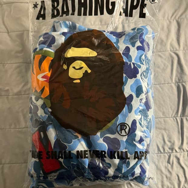 베이프 샤크 후드집업 파란 파랑 L사이즈 새상품