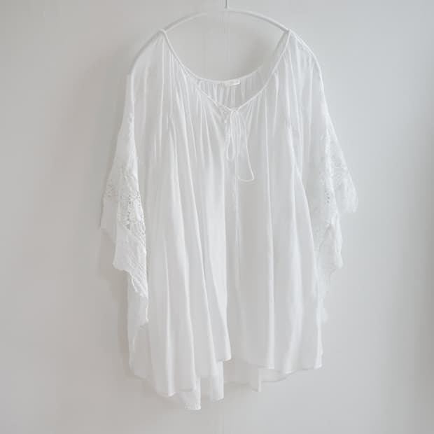 Pure white lace-sleeve flowy tunic