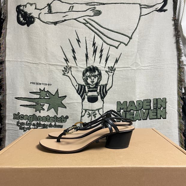 (CHARLES & KEITH)찰스앤키스 힐 38(245정도)