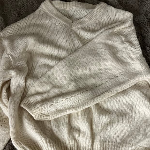 여리핏 아이보리 브이넥 아방 니트