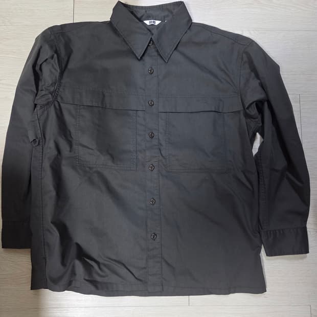 유니클로 유틸리티 오버셔츠 팝니다.