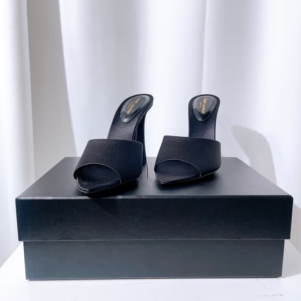 (정품/새상품) 생로랑 여성 스위트 힐 뮬 사틴 블랙