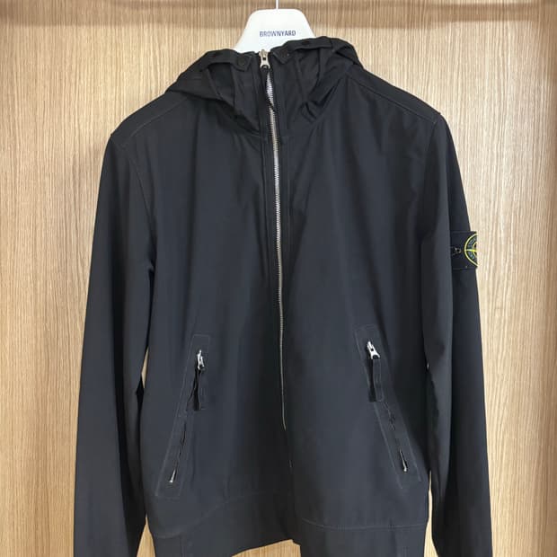 스톤아일랜드 라이트 소프트쉘 블랙 m